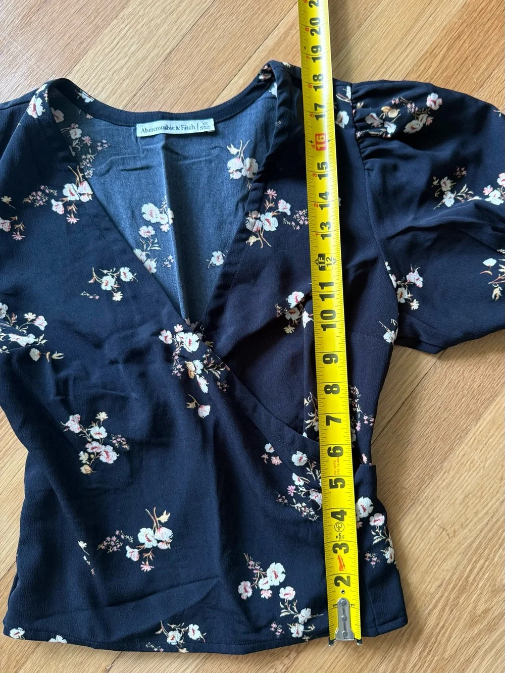 Abercrombie & Fitch feminine wrap